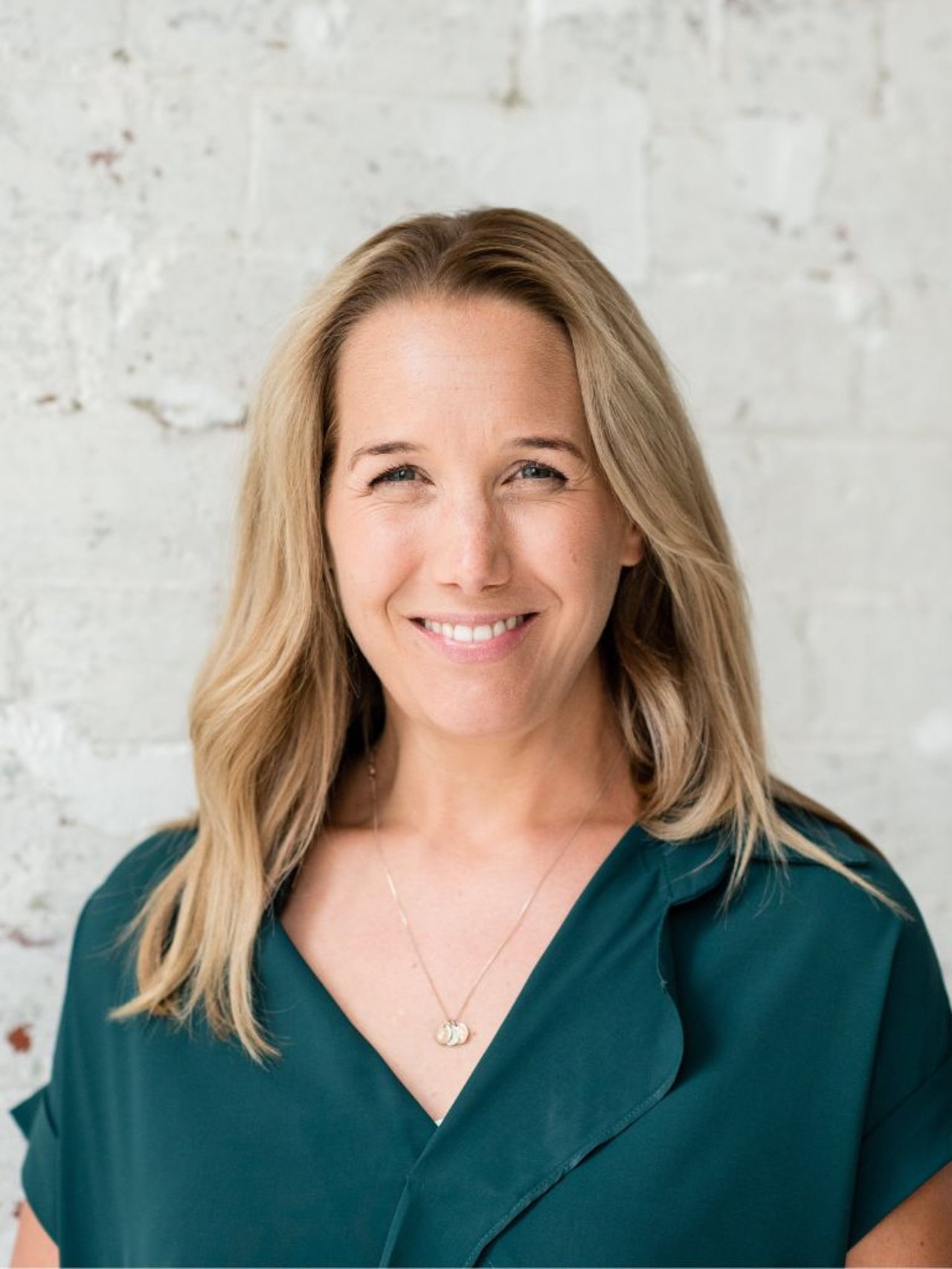 smiling photo of melbourne functional medicine health coach jessica cairns